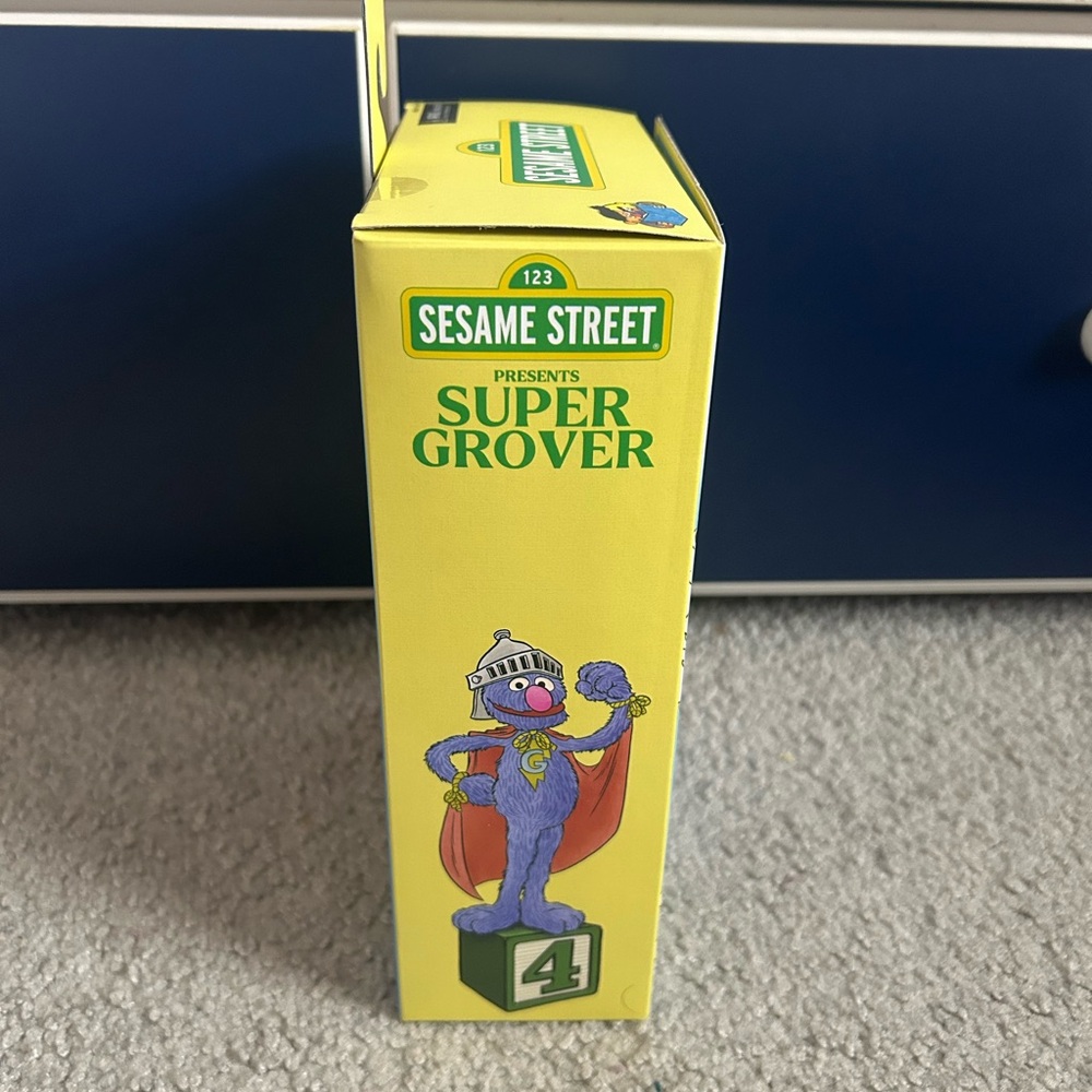 NECA Sesame Street Super Grover - Picture 7 of 11